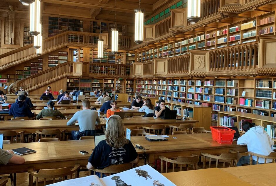 VISITE GUIDEE INSOLITE DE LEUVEN AVEC EN POINT D'ORGUE:LA BIBLIOTHEQUE